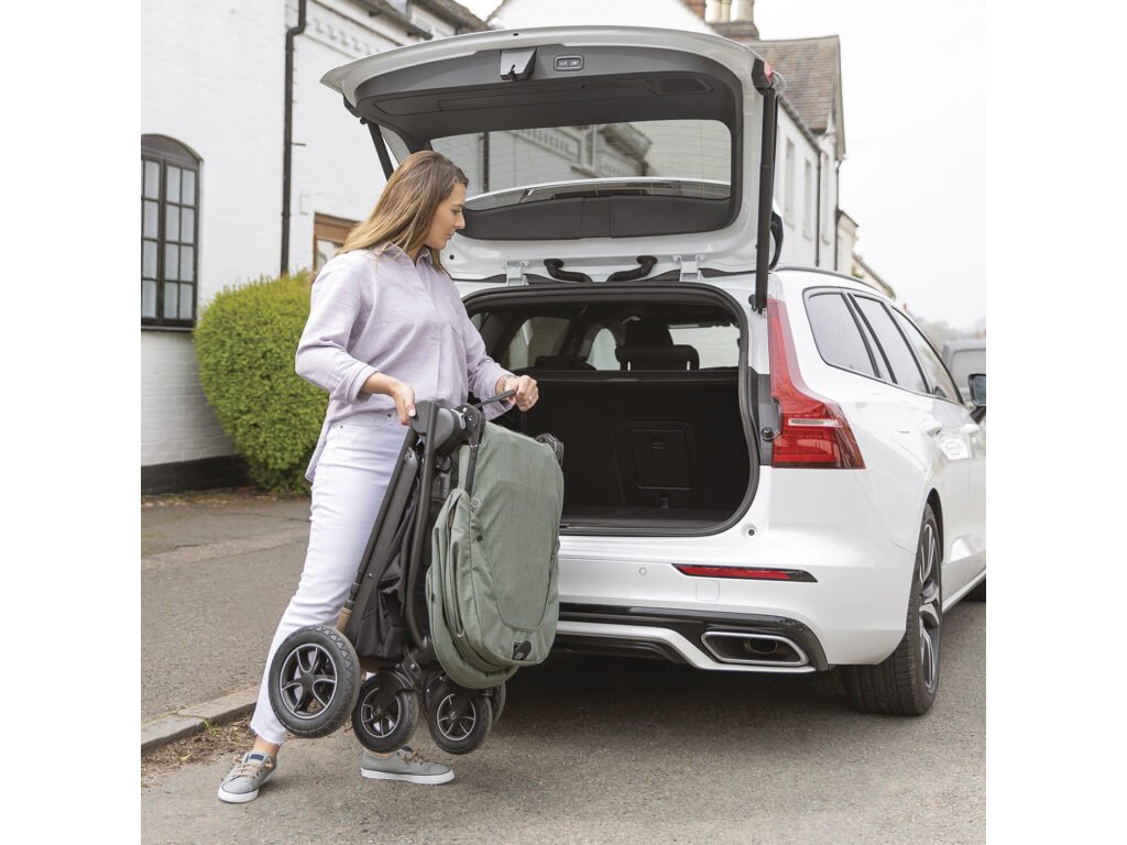 Detail skladania kočíka Joie Versatrax