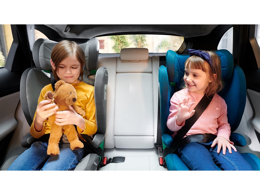 Bezpečná autosedačka Kinderkraft Junior Fix 2 i-Size v aute