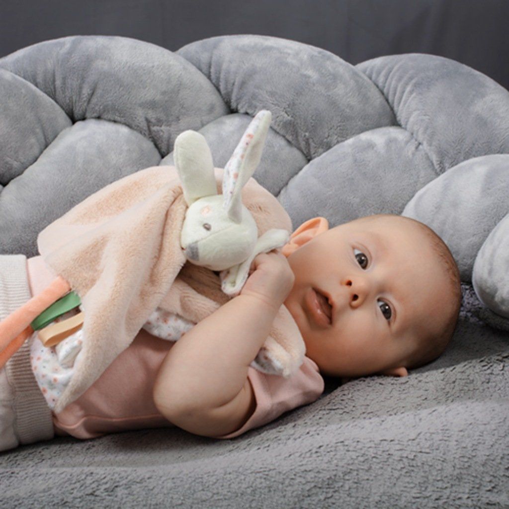 Jemný látkový maznáčik BabyOno Baby Bunnys malým bábätkom