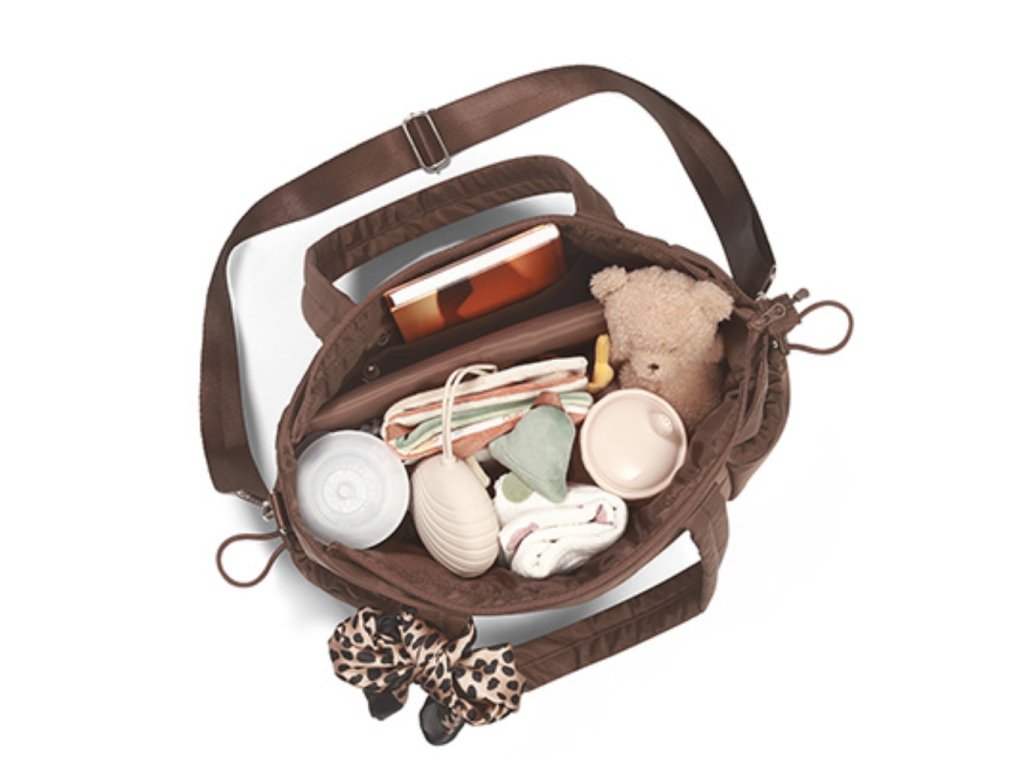 Pohľad na vnútorné členenie a materiál tašky BabyOno Cami