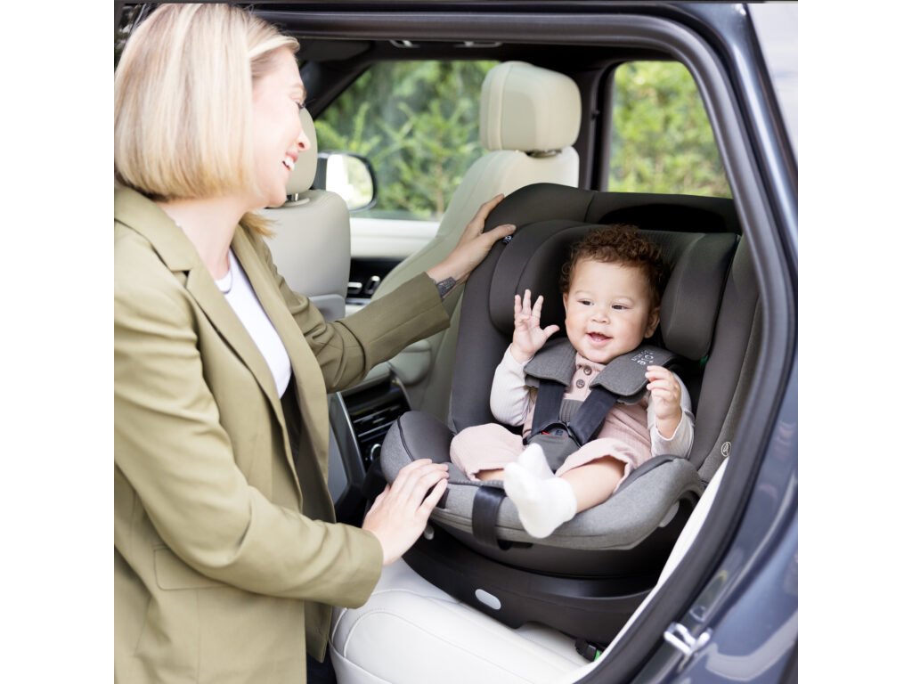 Detail polohovania a bočnej ochrany autosedačky Joie i-Spin XL