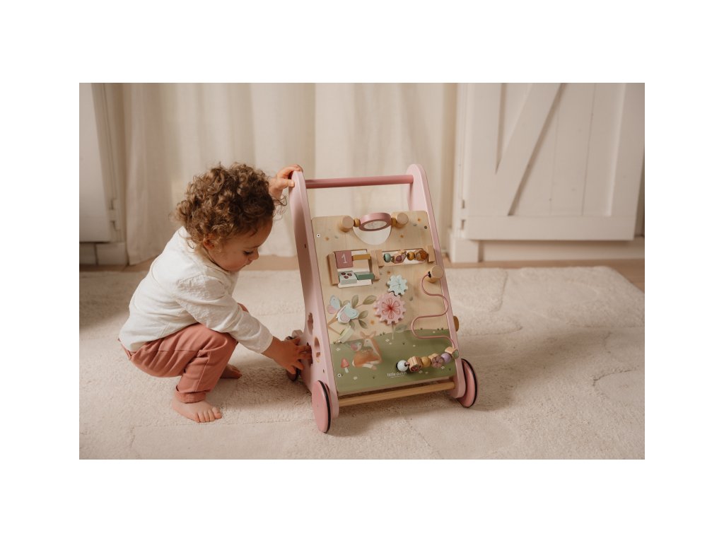 Drevené chodítko Little Dutch Fairy Garden v ružovej farbe