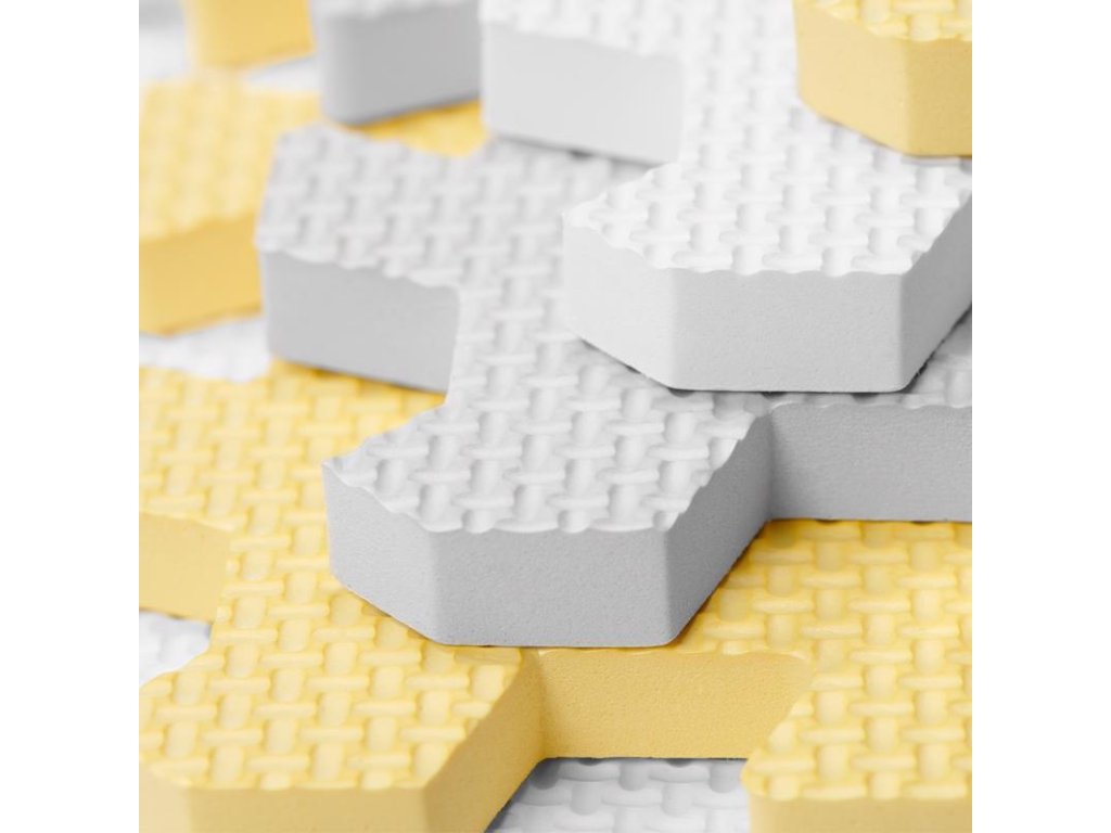 Detailný pohľad na žlté dieliky puzzle Kinderkraft Luno