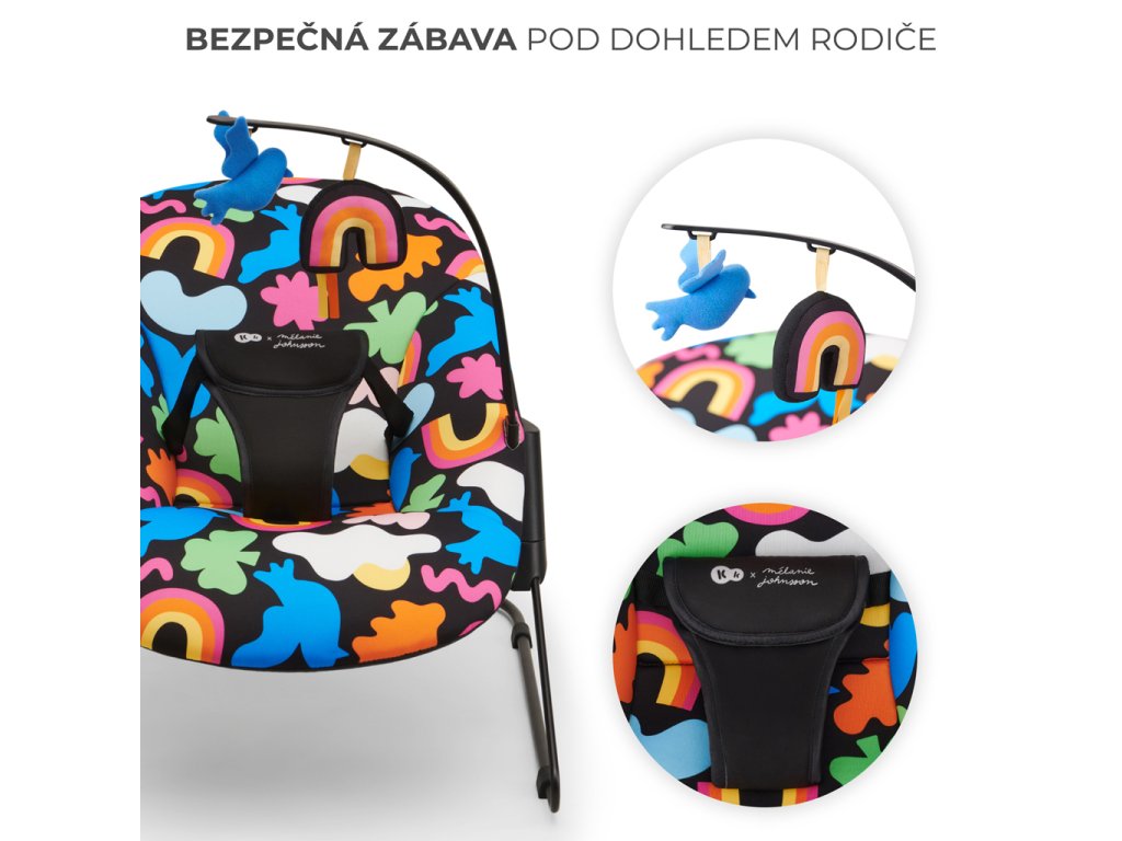 Minimalistické detské lehátko Kinderkraft Calmee s hrazdičkou a hračkami