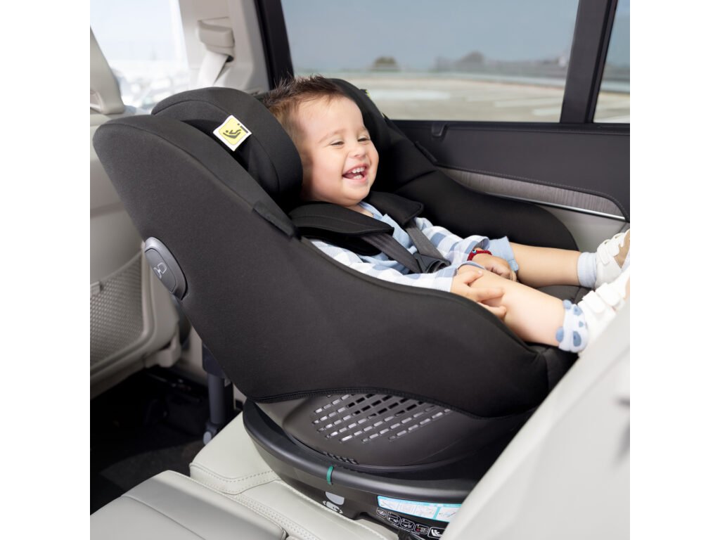 Otočná autosedačka Graco Turn2Me GROW i-Size R129 s ISOFIX základňou a opornou nohou