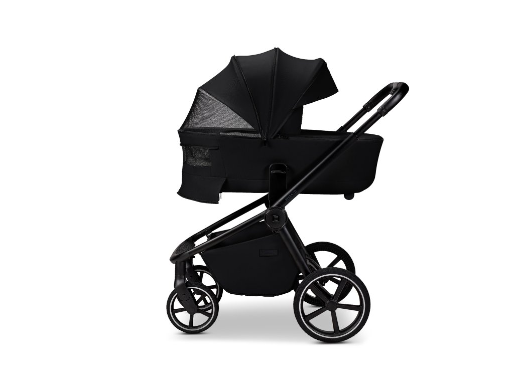 Detail panoramatického vetrania a prebaľovacej tašky kočíka Moon Resea 2.0