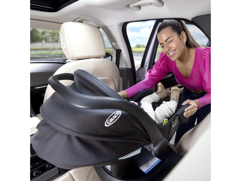 Autosedačka Graco SnugLite™ R129 v aute