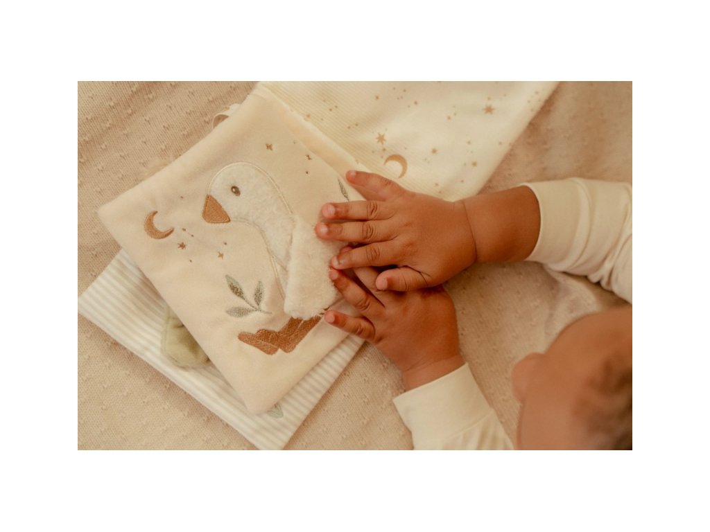 Little Dutch Textilná knižka s aktivitami Newborn Naturals