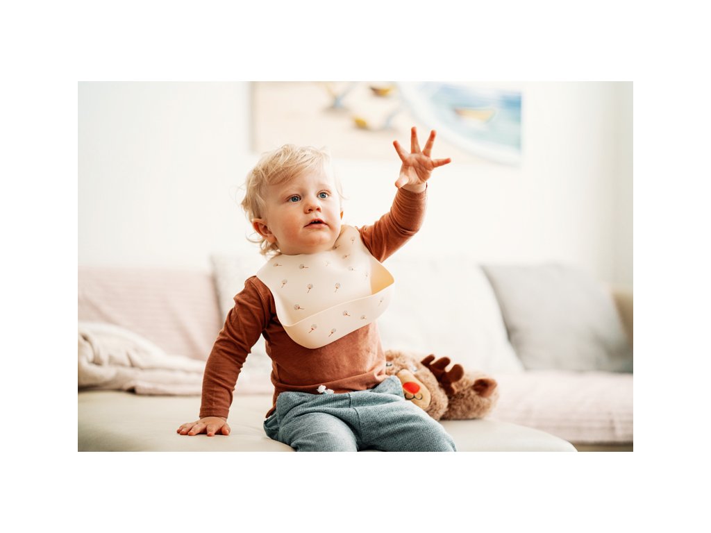 Silikónový podbradník Petite&Mars Sam Beige Dandelion