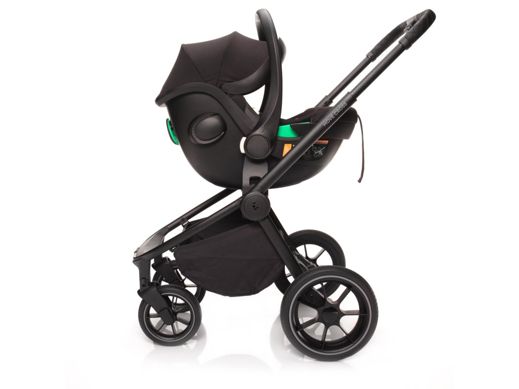 Autosedačka Zopa XM Plus i-Size nakliknnutá na konštrukcii kočíka