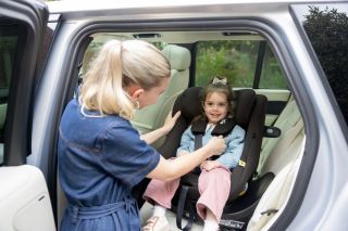 💫 Joie i-Pivot – otočná autosedačka, ktorá rastie s vaším dieťaťom Bezpečie, pohodlie a jednoduchosť v jednom elegantnom...