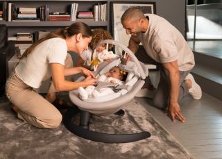 Rastie s vaším dieťatkom! 🌱 Nuna Leaf Grow je jedinečné lehátko, ktoré sa prispôsobí každej fáze vývoja. Odpočinok,...