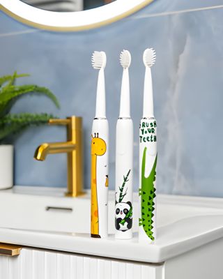 Detské zúbky si zaslúžia extra starostlivosť 💖 S našimi sonickými kefkami pre deti sa čistenie zubov zmení na zábavu Dve...