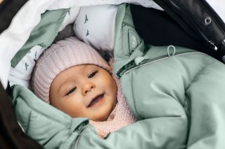 Keď sa ochladí, prichádza čas na teplo, pohodlie a Voksi ❄️💛 Fusak Voksi Urban je dokonalý spoločník do mesta aj na zimné...